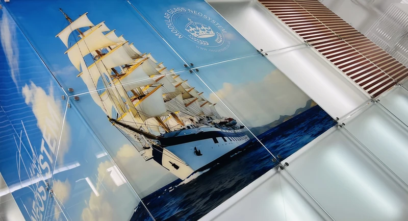Die neue Fusion aus Eis, Licht und edlem Holz Neo für Ausstellungen 2024